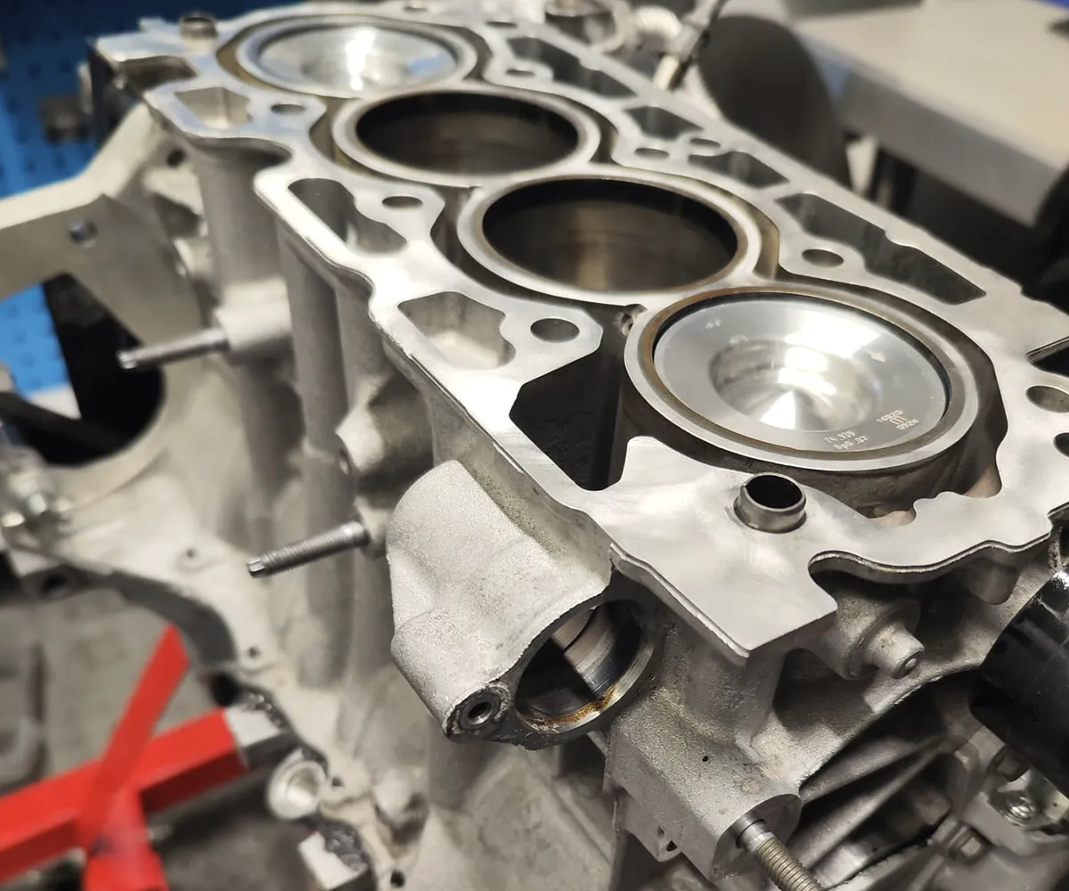 Weitere Detailansicht eines ausgebauten, gereinigten Motors